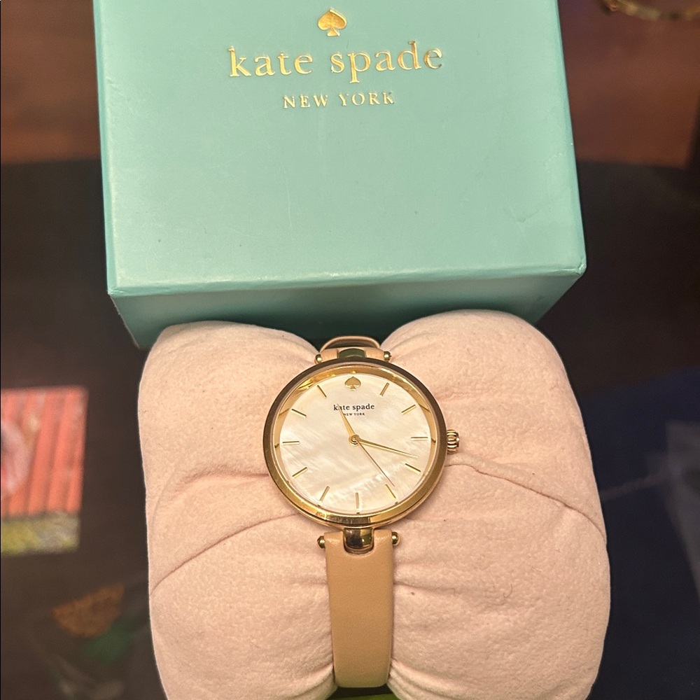 kate spade gold-tone watch with beige strap and mother-of-pearl dial - Picture 3 of 6